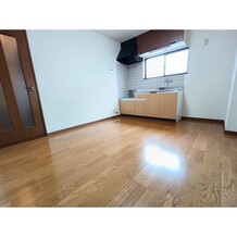 ※写真は201号室です。