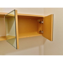 鏡付きのトイレ収納