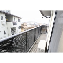 2部屋にかかるバルコニー