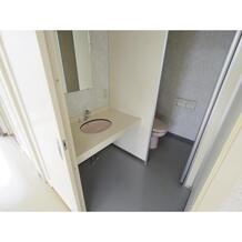 女子トイレの洗面所